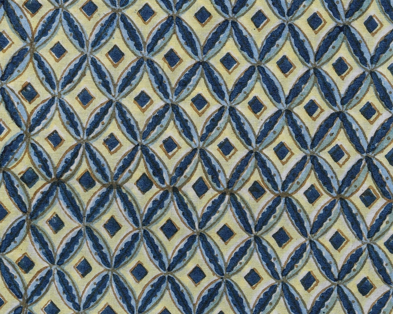 Premium Cotton Suit with chiffon Dupatta (PCHF81) - ShalviFashion