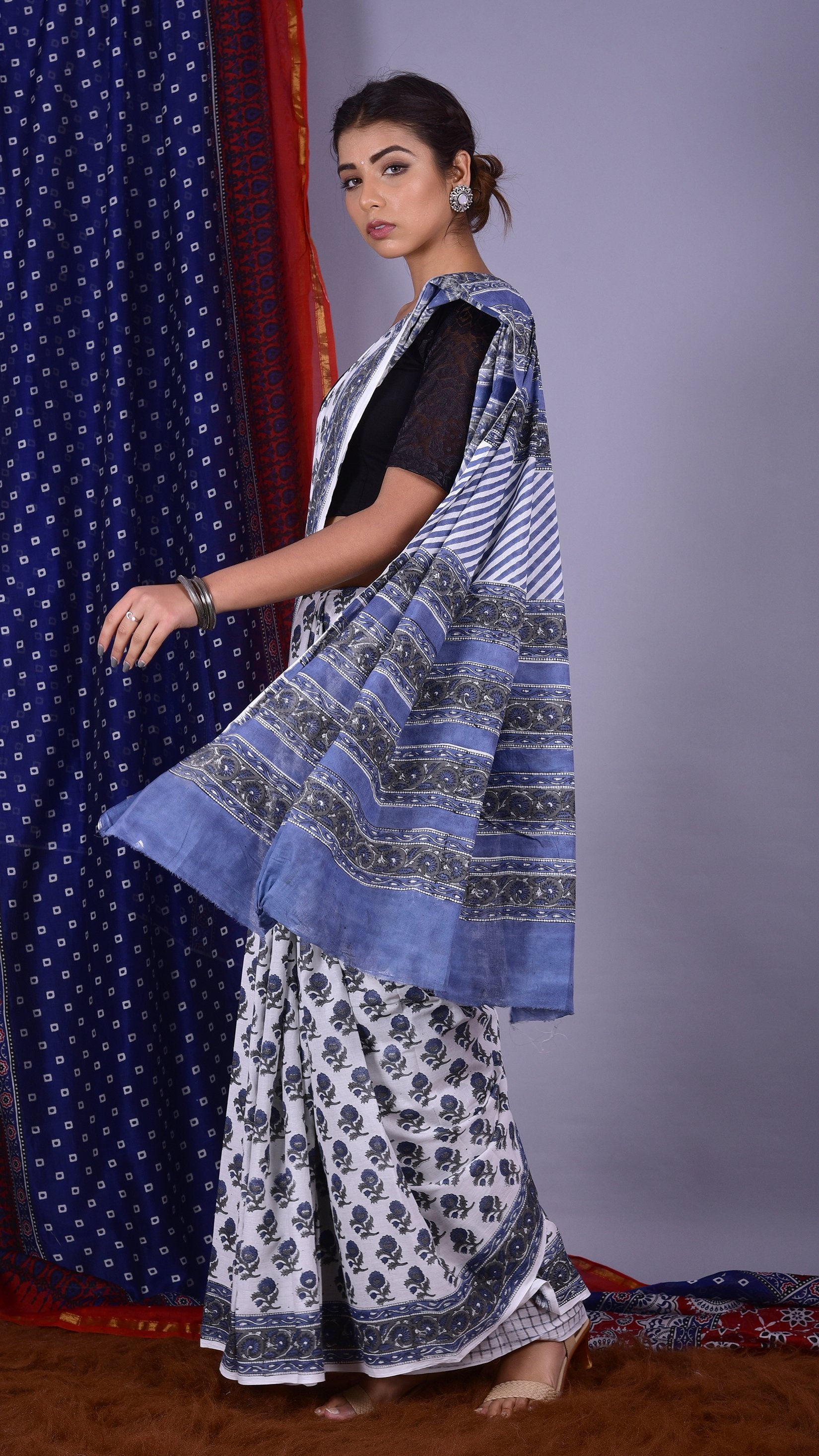 Beautifully Hand carfted Grey Booti Saree (MULSAR01) - ShalviFashion