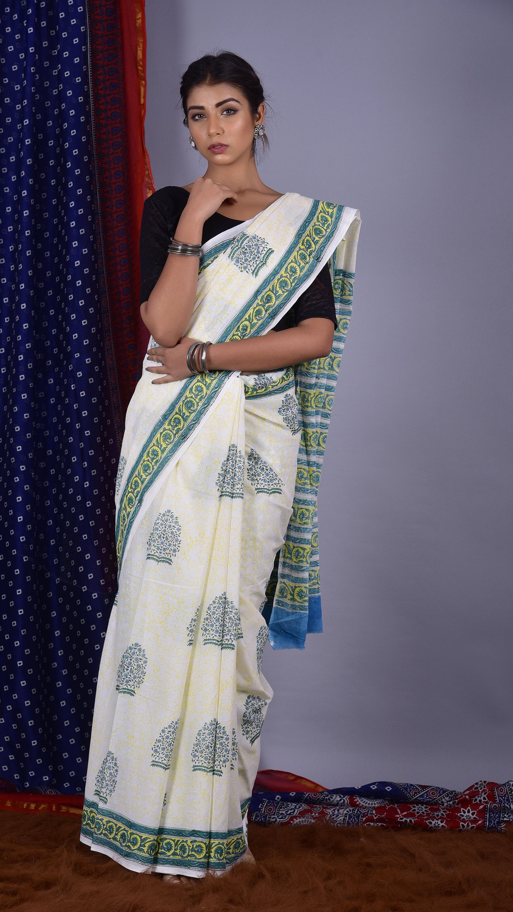 Beautifully Hand carfted Saree (MULSAR02) - ShalviFashion