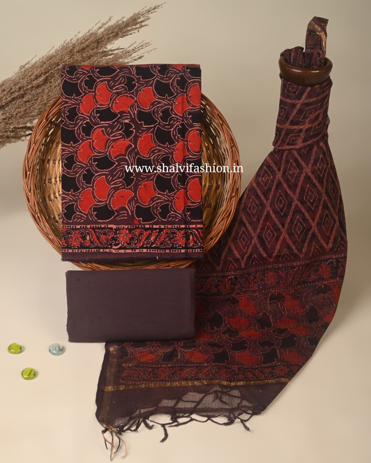 Shop jaipuri ajrak print cotton suits with doria dupatta (3CKD867)