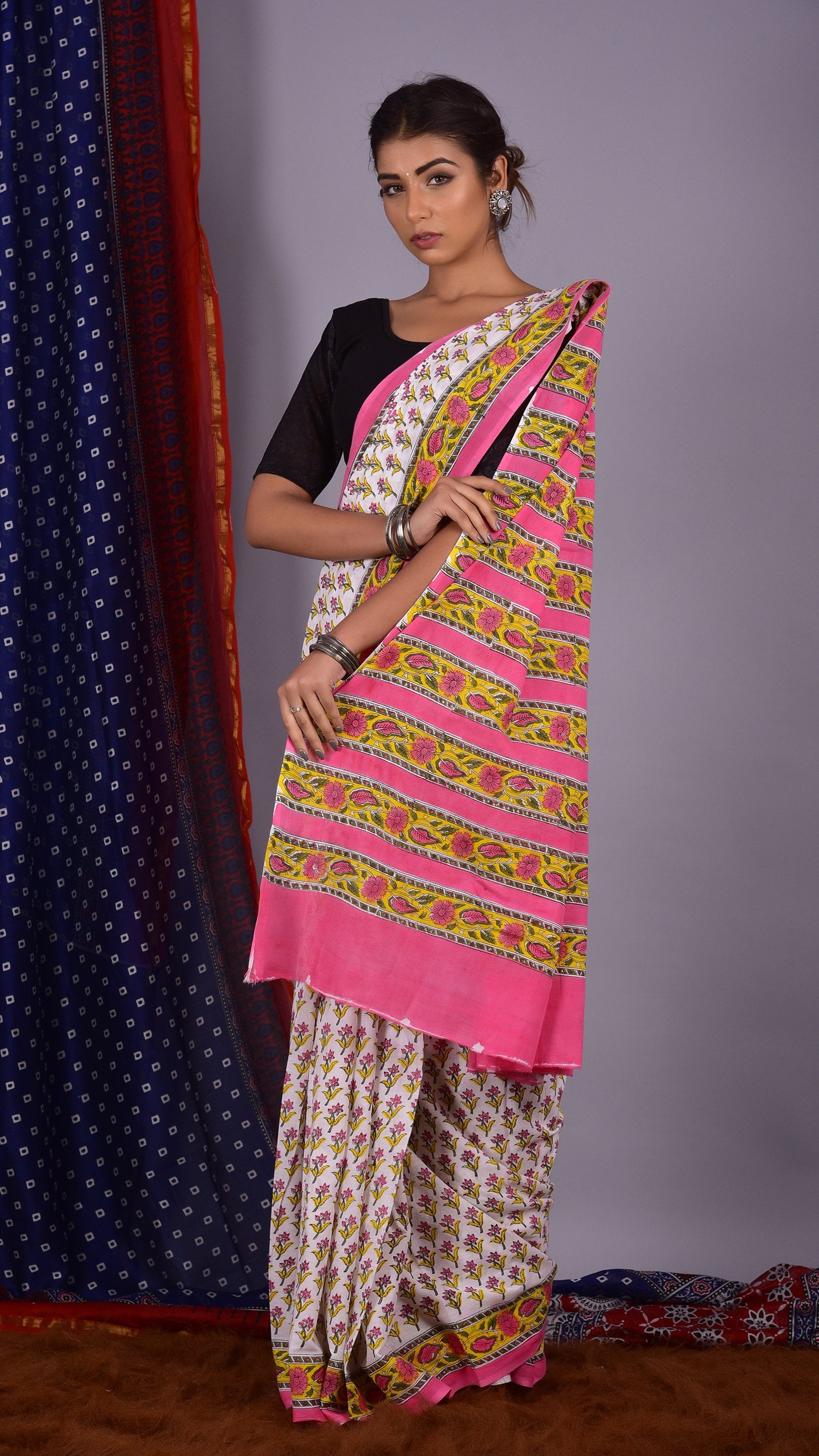 Handcrafted white Saree with pink booti - ShalviFashion